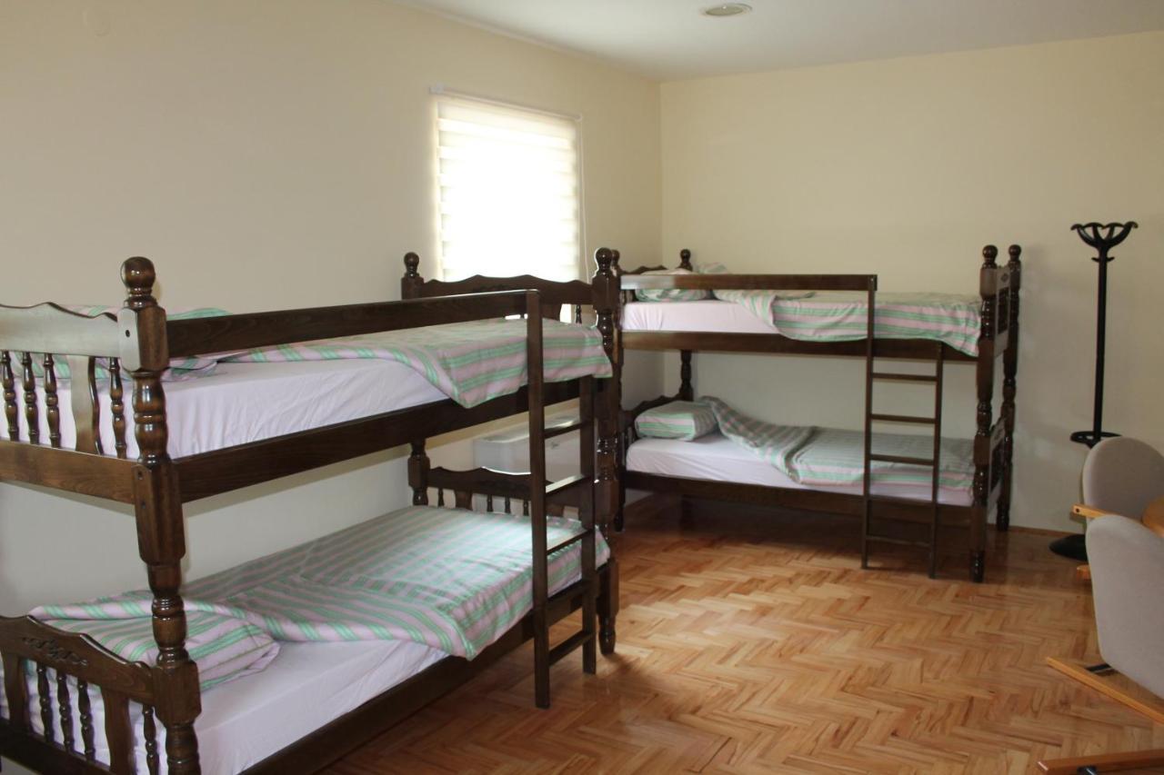 Hostel Teresianum 알렉시나츠 외부 사진
