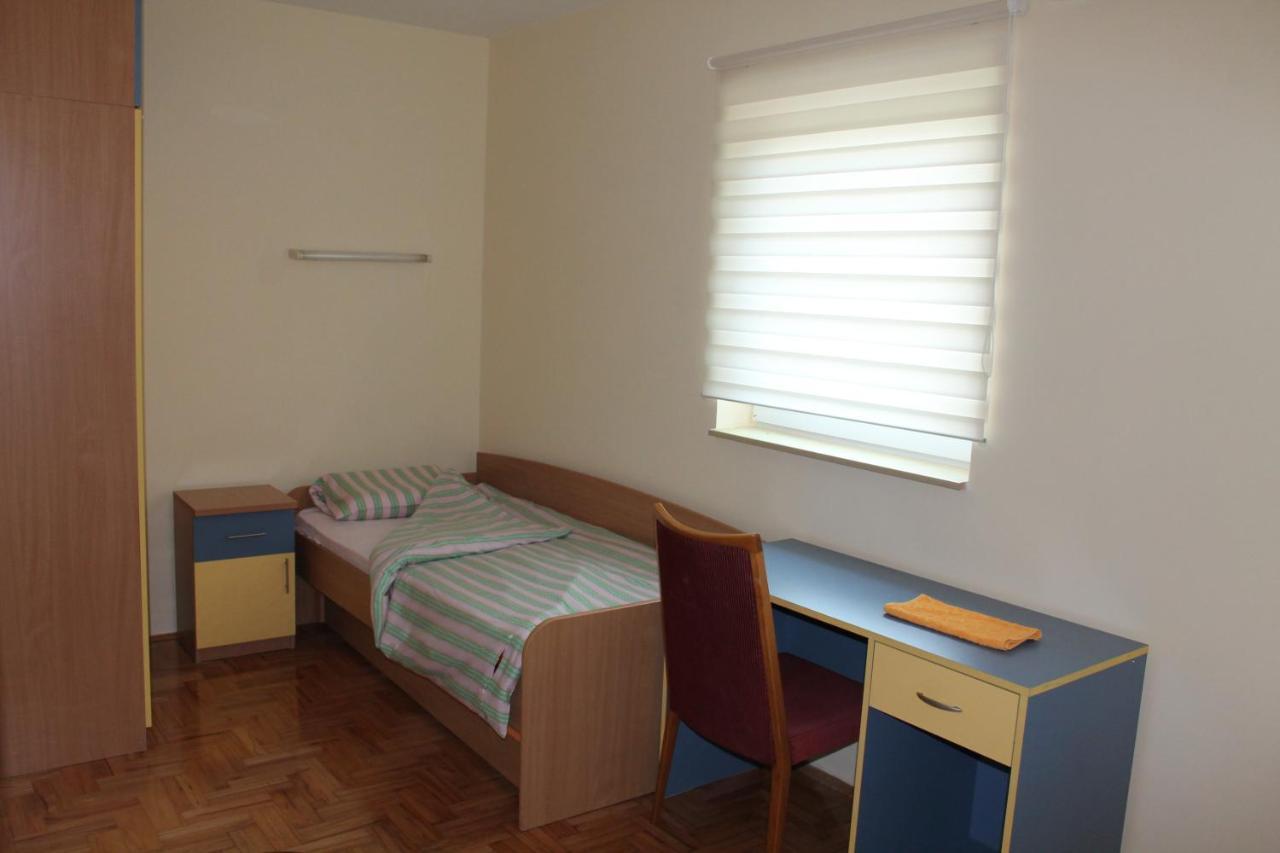 Hostel Teresianum 알렉시나츠 외부 사진
