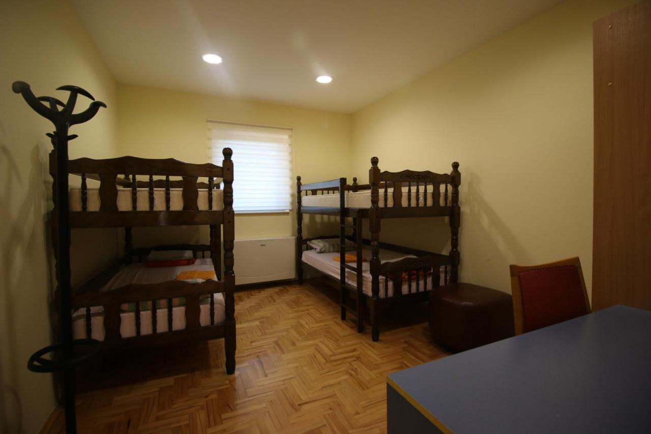 Hostel Teresianum 알렉시나츠 외부 사진