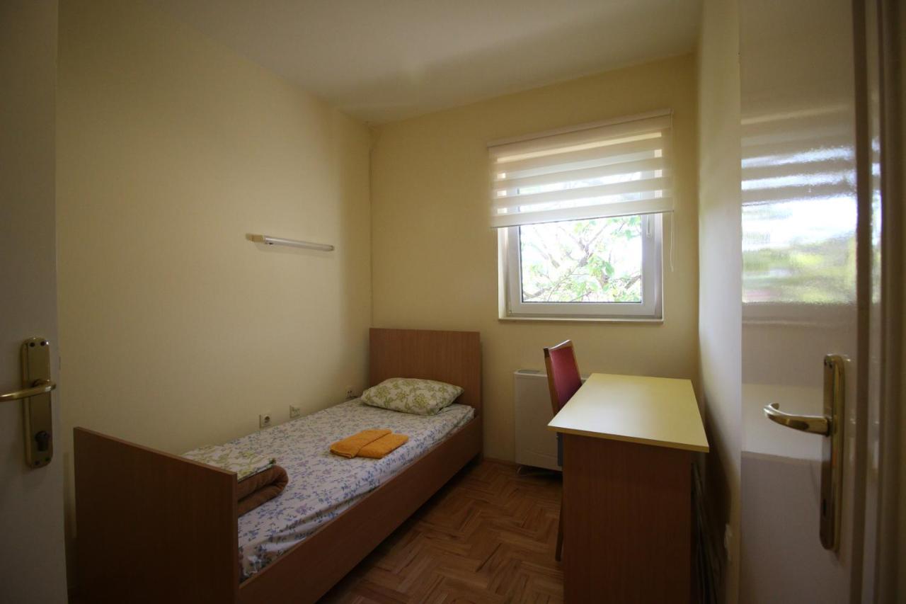 Hostel Teresianum 알렉시나츠 외부 사진